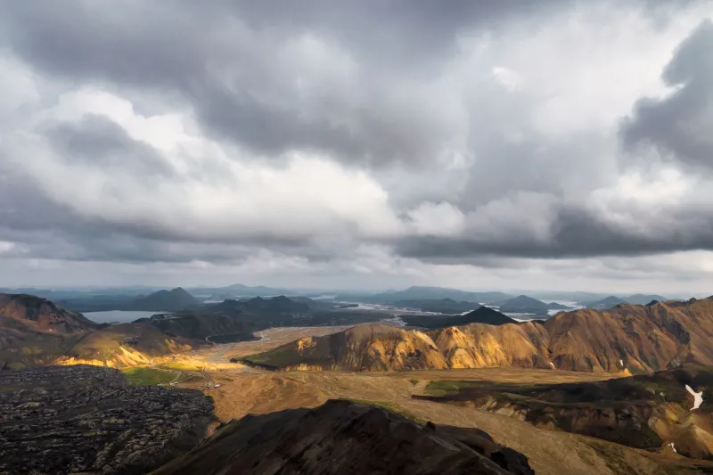 Why Iceland Breaks Your Eyes Open — And Makes You See Light Differently Forever