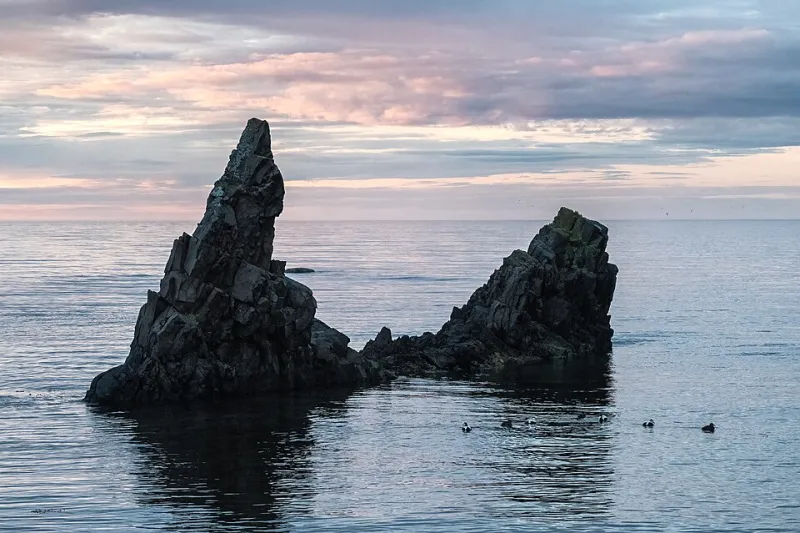 Sun That Never Sets vs. Days That Never Brighten: Which Iceland Season Is Actually Right for You?